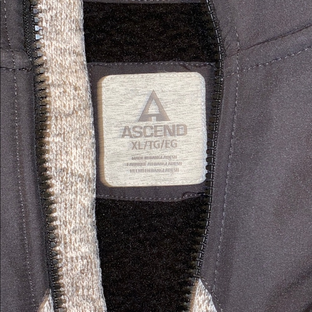 Ascend Men’s XL Winter Vest - Picture 2 of 2